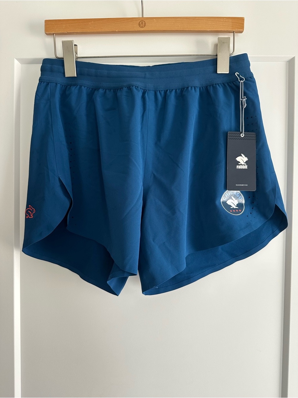 NWT Rabbit Fuel N’ Fly 5” Short Chicago Size M